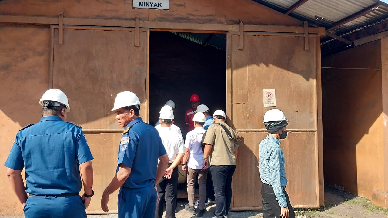 Kantor KSOP Kelas I Dumai melakukan Pendampingan Verifikasi Lapangan Pengesahan Pemenuhan Persyaratan Penanggulangan Pencemaran oleh Petugas dari Direlktorat KPLP di PT. Intibenua Perkasatama.